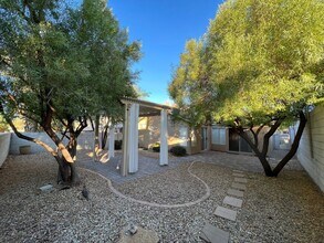 44 Tanglewood Dr in Henderson, NV - Building Photo - Building Photo