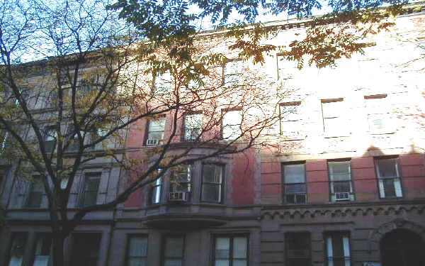 117 W 69th St in New York, NY - Building Photo