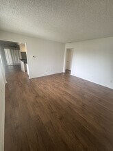 Park Ridge Apartments in Bellflower, CA - Foto de edificio - Building Photo