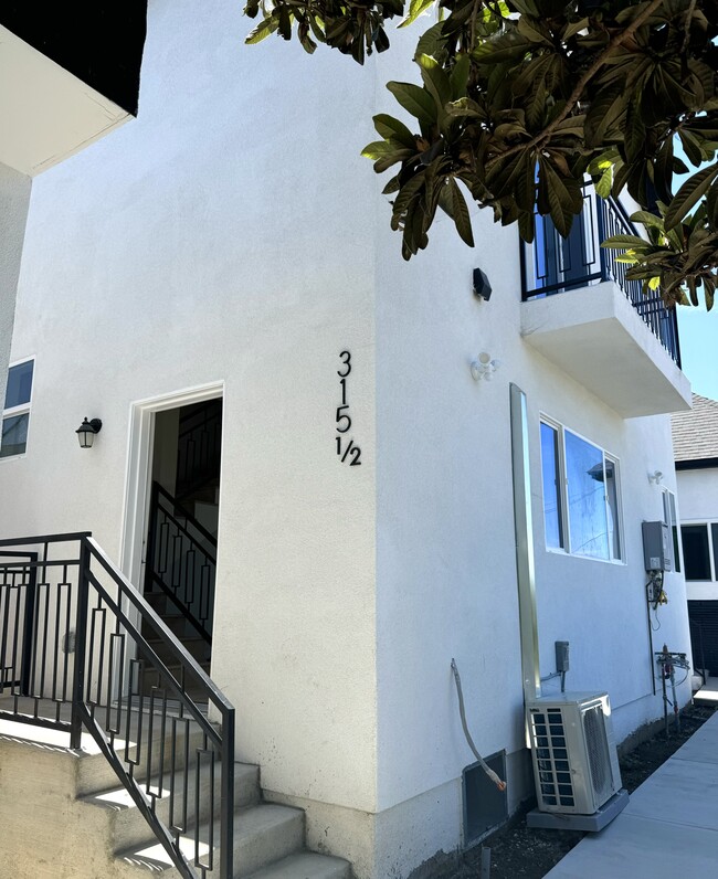 315 N Alvarado St, Unit Villa in Los Angeles, CA - Building Photo - Building Photo