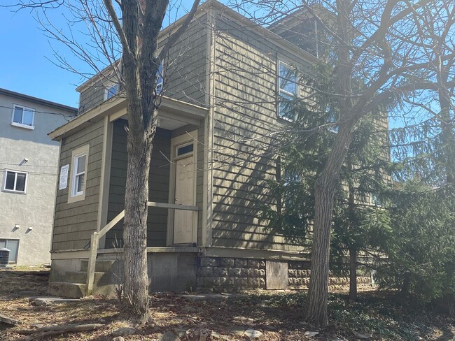 136 E Norwich Ave in Columbus, OH - Building Photo - Building Photo