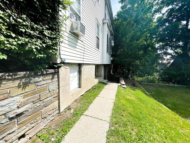 705 E Seneca St in Ithaca, NY - Building Photo - Building Photo