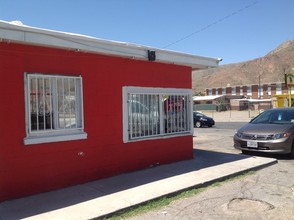 3828-3830 N Piedras St in El Paso, TX - Building Photo - Building Photo