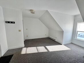 90 Franklin St in Bucksport, ME - Foto de edificio - Building Photo