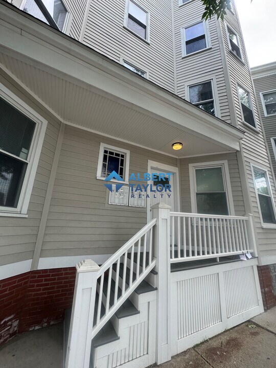 161 Hampshire St, Unit 1 in Cambridge, MA - Building Photo