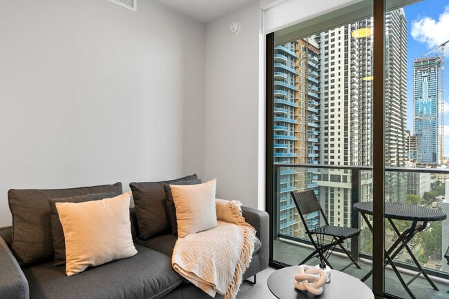 121 NE 5th St, Unit SI ID1388734P