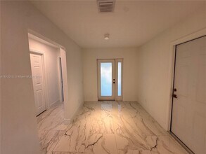 2430 NW 22nd Rd in Fort Lauderdale, FL - Building Photo - Building Photo