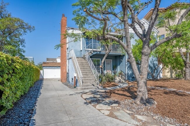 711 N Howard St in Glendale, CA - Building Photo - Building Photo