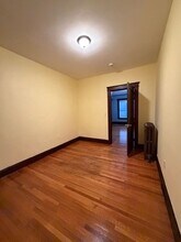 466 Locust St, Unit 2 in Fall River, MA - Foto de edificio - Building Photo