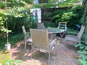 27 Willow Ave, Unit 1 in Somerville, MA - Building Photo - Building Photo