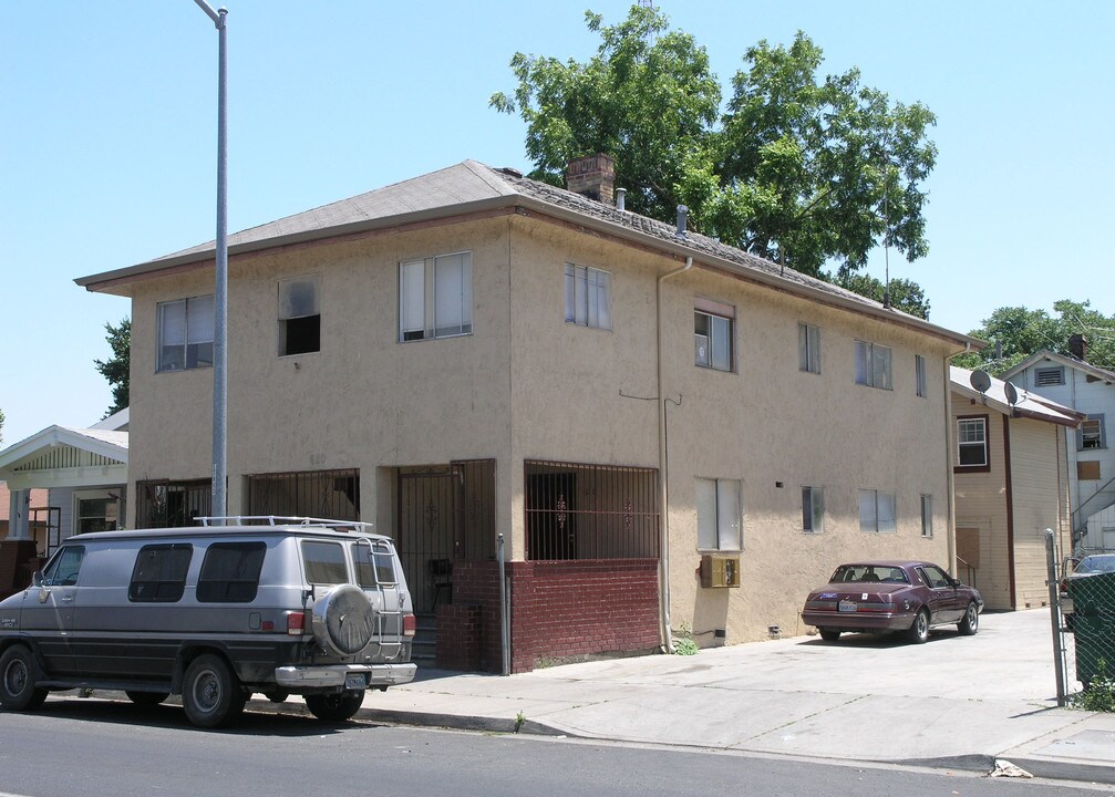 620 E Oak St in Stockton, CA - Building Photo