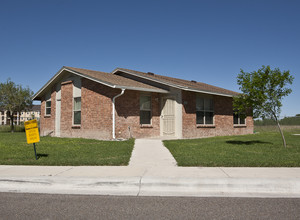 Vista Park in San Benito, TX - Foto de edificio - Building Photo