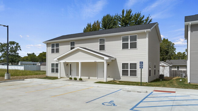 The Reserve at Avalon Townhomes in Fort Wayne, IN - Building Photo - Building Photo