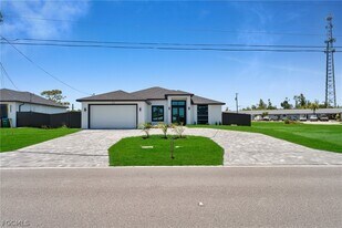 373 El Dorado Blvd S in Cape Coral, FL - Building Photo