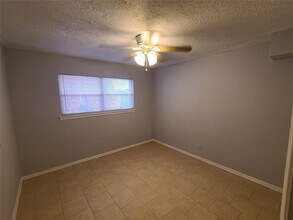 2212 Locklaine Dr in Pasadena, TX - Building Photo - Building Photo