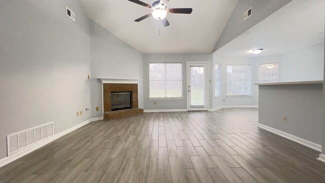 6967 Manslick Rd in Cordova, TN - Building Photo - Building Photo