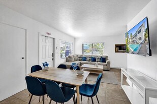 335 Desoto St in Hollywood, FL - Building Photo