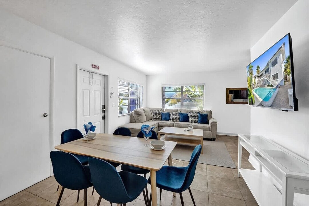 335 Desoto St in Hollywood, FL - Building Photo