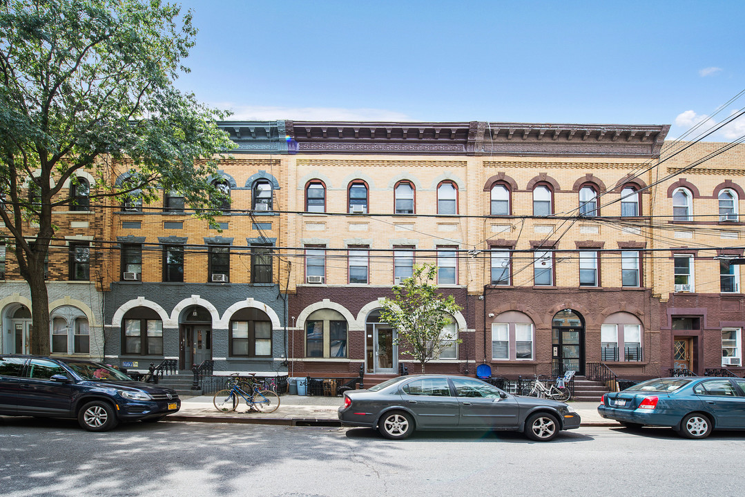 243 Kingsland Ave in Brooklyn, NY - Building Photo