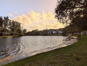 3670 Inverrary Dr in Lauderhill, FL - Building Photo - Building Photo
