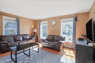 102 Clinton St in White Plains, NY - Building Photo - Building Photo