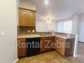 8062 Raleigh Dr in Fort Worth, TX - Foto de edificio - Building Photo