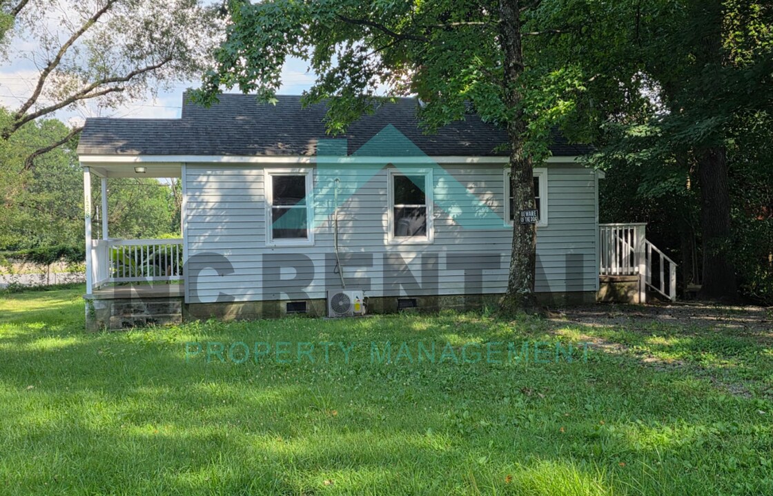 1228 E Lindsay St in Greensboro, NC - Building Photo