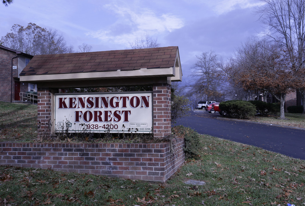 Kensington Forest in Powell, TN - Building Photo