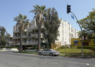 5050 Maplewood Ave in Los Angeles, CA - Building Photo - Building Photo