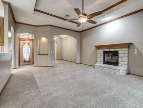 608 N Cherokee Way in Mustang, OK - Building Photo - Building Photo