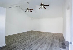 8960 Helms Pl in Los Angeles, CA - Building Photo