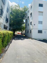 1337 NW 1st St-Unit -10 in Miami, FL - Building Photo - Building Photo