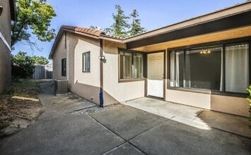 2728 Almondwood Way in Fairfield, CA - Building Photo - Building Photo