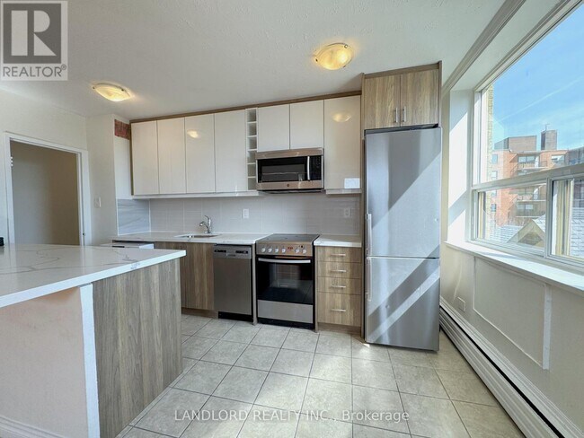 140-140 Springhurst Ave