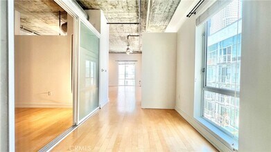 645 W 9th St, Unit 631 in Los Angeles, CA - Foto de edificio - Building Photo