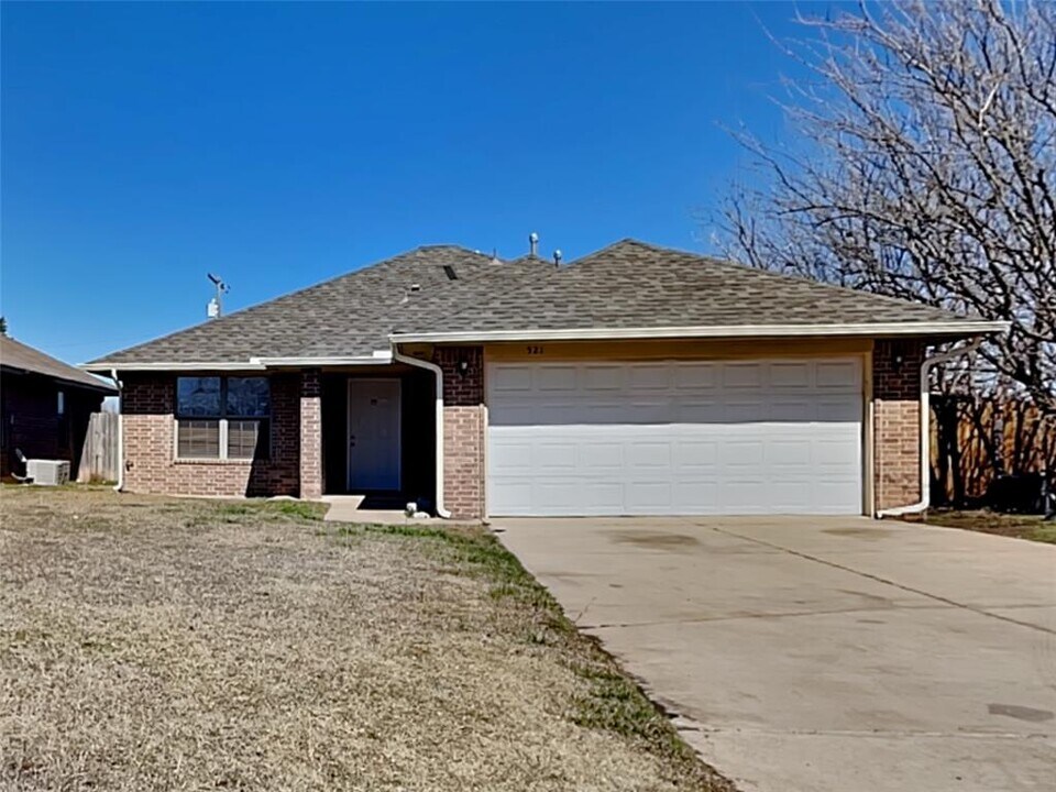 521 NW 111th St in Oklahoma City, OK - Building Photo