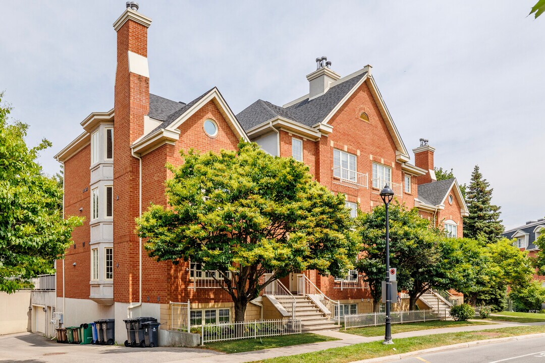 1421 Alexis-Nihon Boul in St. Laurent, QC - Building Photo