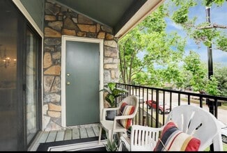 3752 Tanglewilde St in Houston, TX - Building Photo - Building Photo