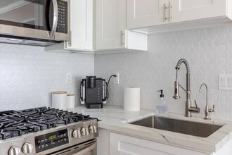 1614 Marion Way W in Santa Ana, CA - Building Photo - Building Photo