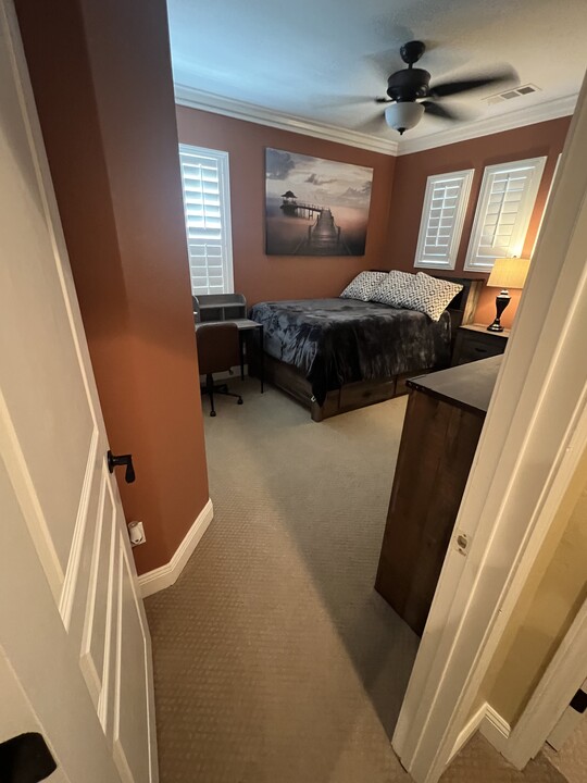 10965 Merritt Dr, Unit First room in Stockton, CA - Building Photo
