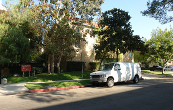 400 N Kenwood St in Glendale, CA - Building Photo - Building Photo