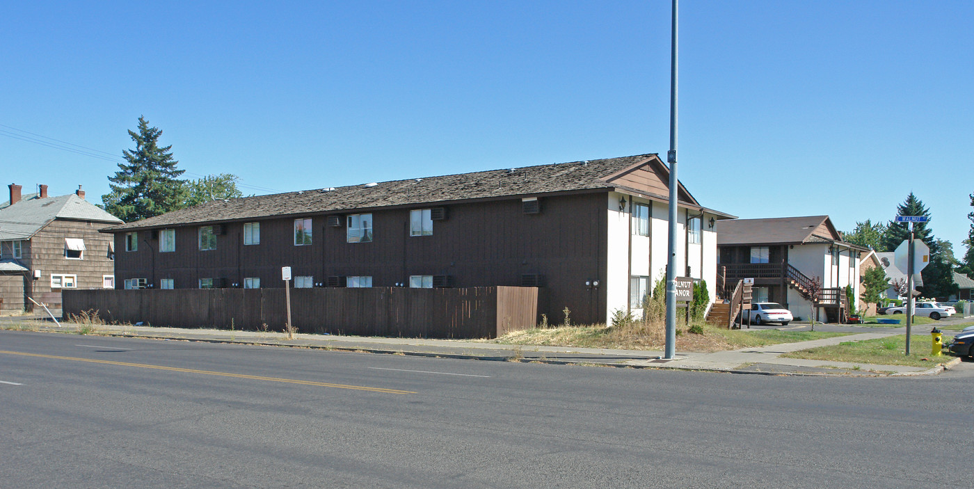 Walnut Manor in Yakima, WA - Building Photo