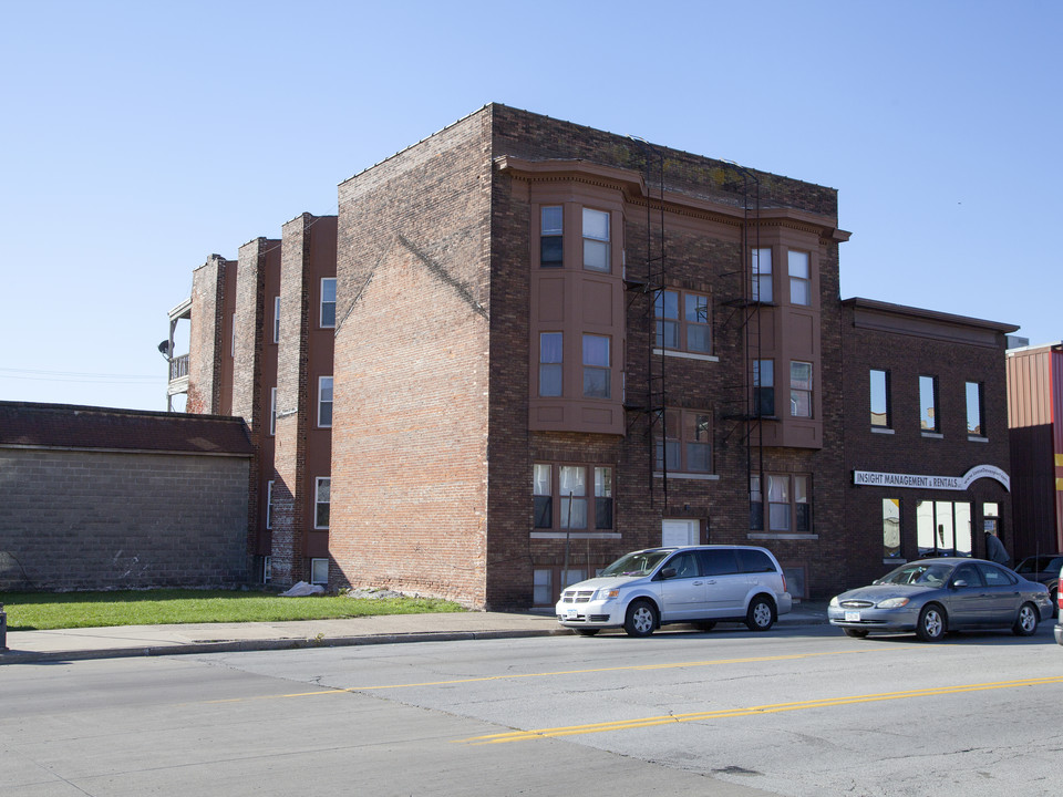 805 W 2nd St in Davenport, IA - Building Photo