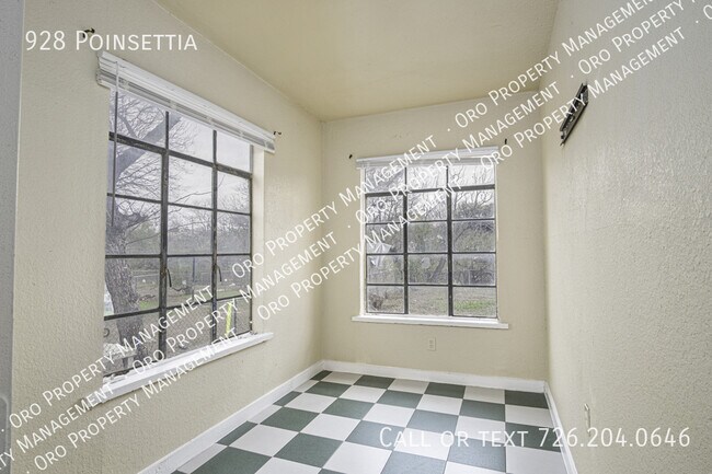928 Poinsettia St in San Antonio, TX - Building Photo - Building Photo
