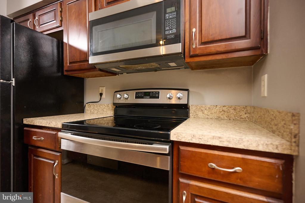 1492 Greenbriar Cir in Pikesville, MD - Building Photo
