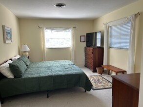 1220 Lakeside Dr in Venice, FL - Foto de edificio - Building Photo