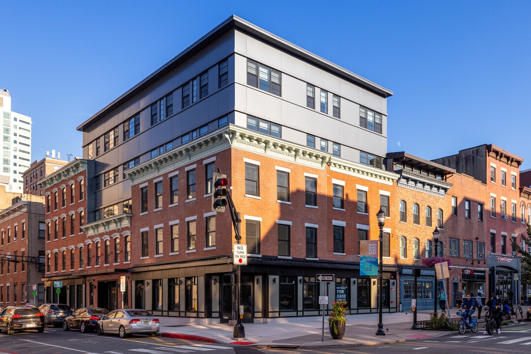 235 Washington St in Hoboken, NJ - Building Photo