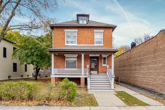 319 Chicago Ave, Unit 1 in Oak Park, IL - Building Photo - Building Photo