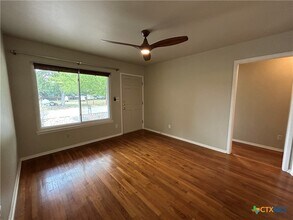 737 N Central Ave in New Braunfels, TX - Building Photo - Building Photo