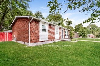 6103 Trena Trail in Louisville, KY - Foto de edificio - Building Photo